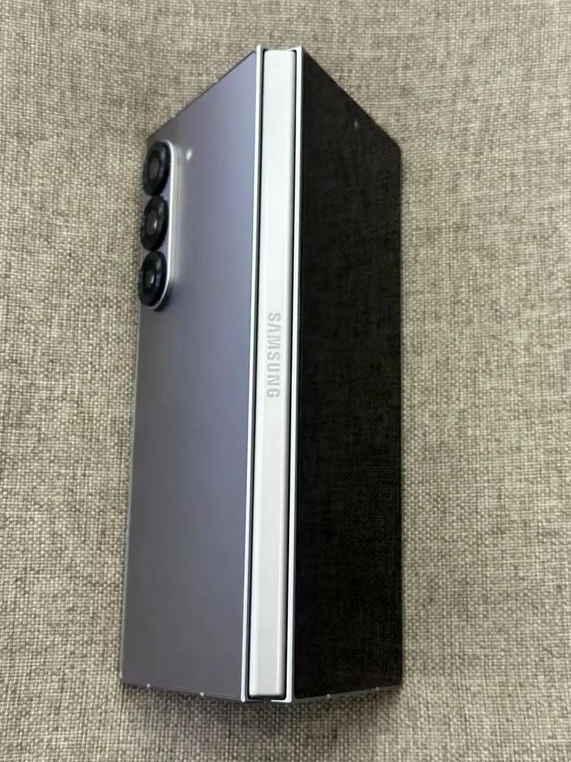 三星手机最新款2022（三星折叠屏手机最新款2022有几个系统）